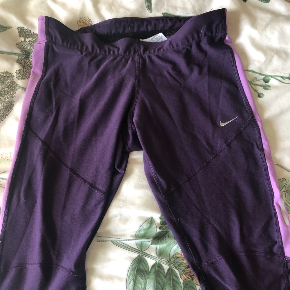 Nike cropped leggings purple
